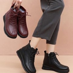 冬の新型のお母さんの綿の靴の中年の平底の滑り止めの女性の靴の中高年のベルベットの保温のショートブーツの東北の靴の女性