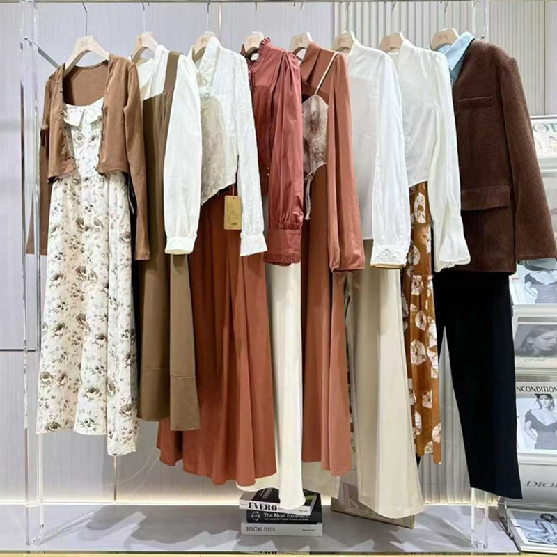 Spring 26 Collection Lsxy. Discounted Women's Clothing Including Multi-Style Tops, Knitwear, Pants, and Skirts Available for Wholesale and Live Streaming Sales