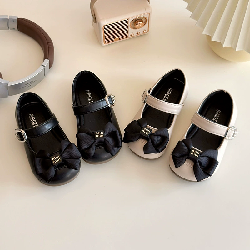 Обувь принцессы для девочек 2025 новый весенний и осенний лук Детская обувь женская обувь маленькая кожаная обувь мягкая подошва маленькая ароматная обувь