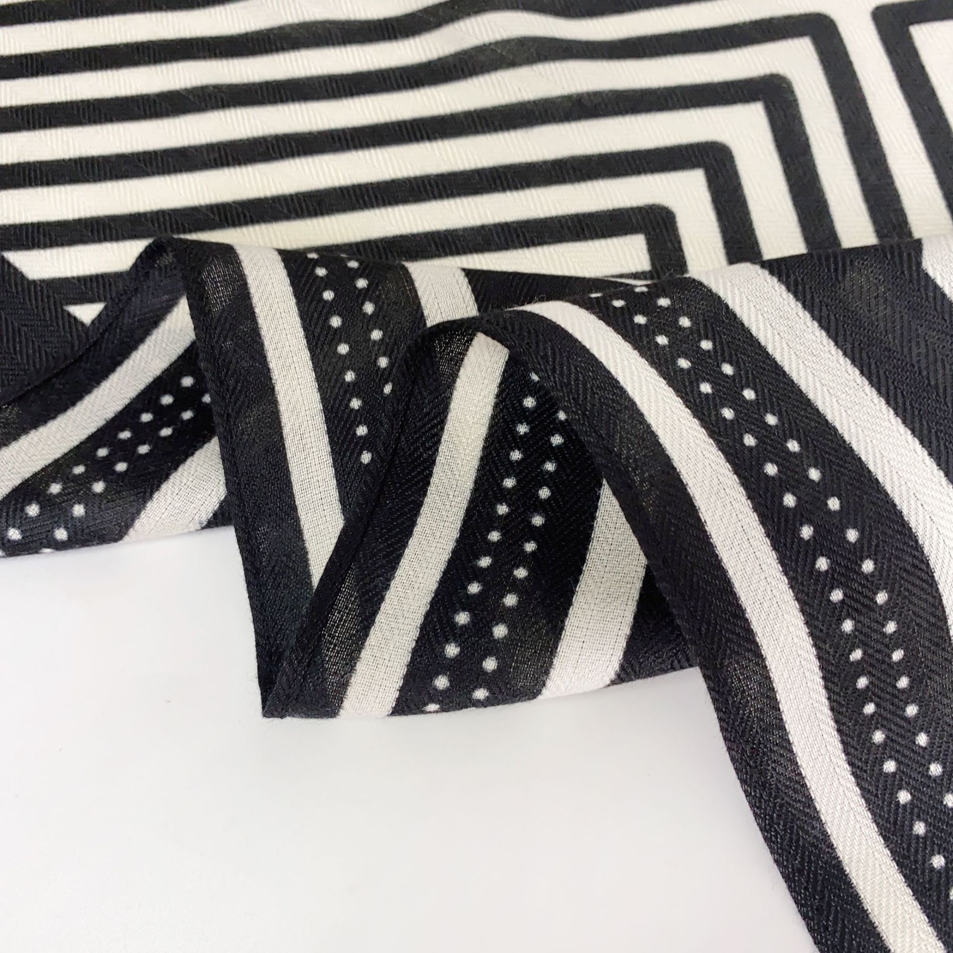 Small Square Scarf Cotton And Hemp Black And White Geometric Style_voghion.com