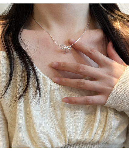 Butterfly Knot Pendant Necklace for Women  New Unique Light Luxury High-End Knitwear Chain Clavicle Chain