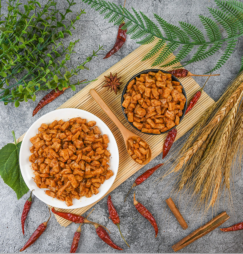 一件代發頂牛素牛筋辣條麻辣麵筋條片網紅零食大批發