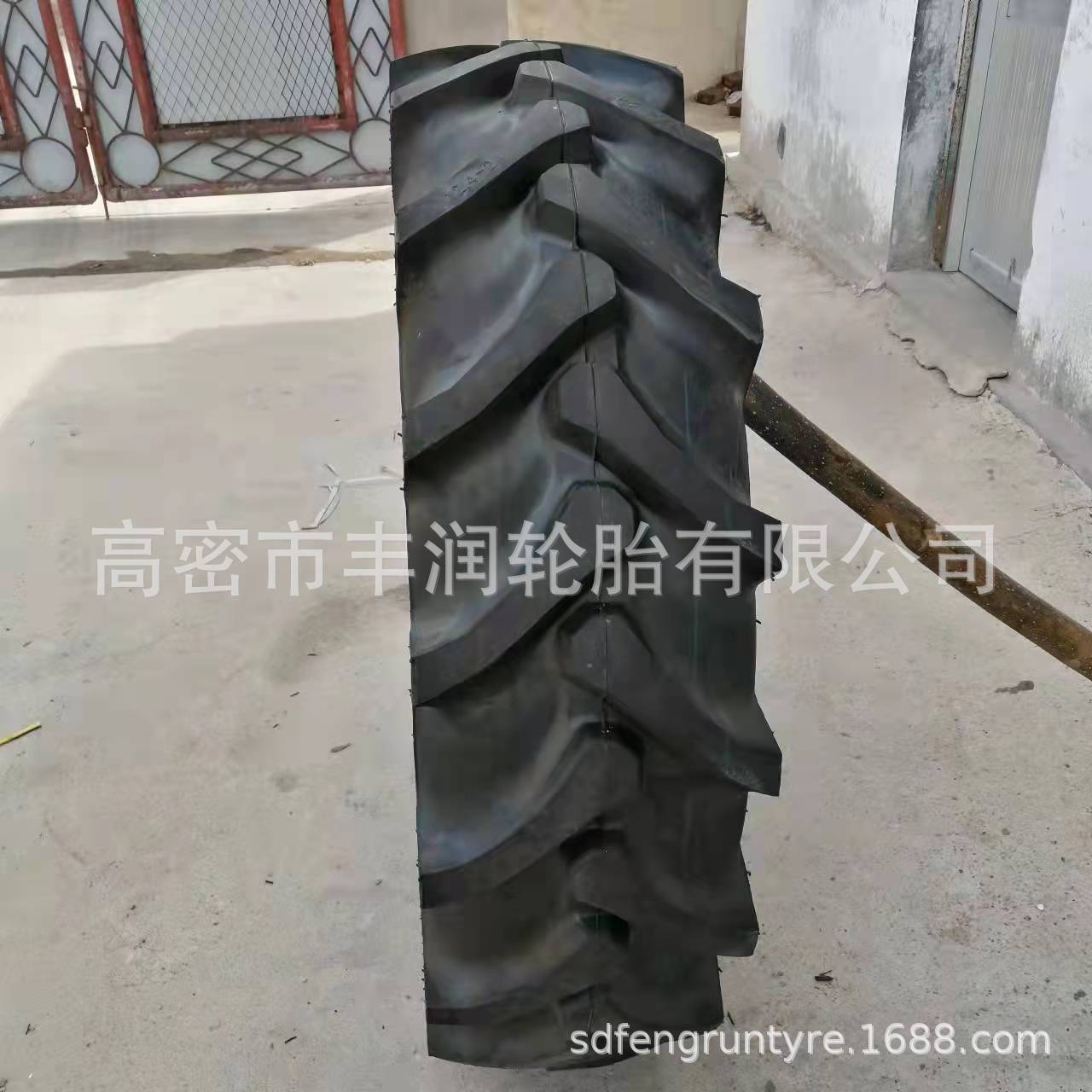 拖拉机轮胎12.4-24 28人字R-1花加粗11.2-24 28农用轮胎