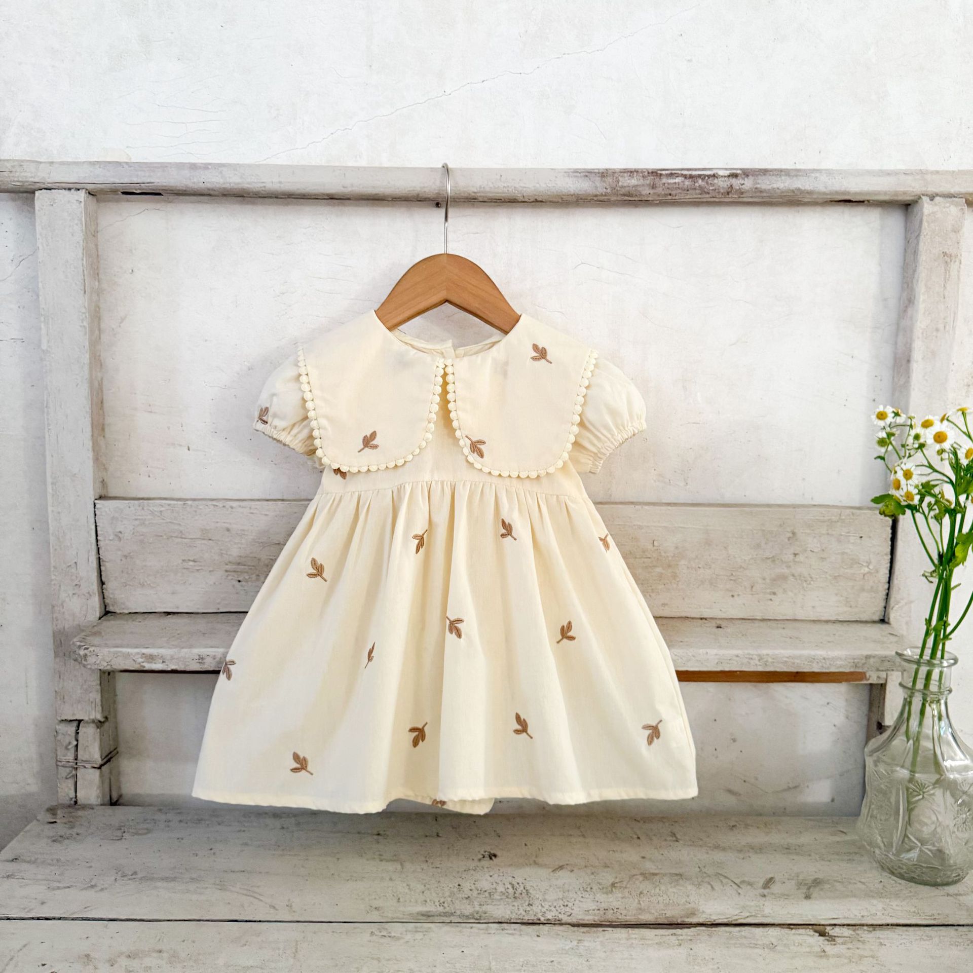 Ins vestido de manga corta con solapa bordada de dibujos animados de algodón para niñas coreanas