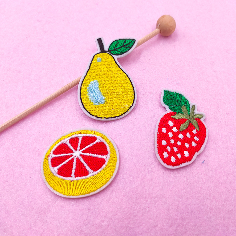 En stock fresco verano fruta tela pegatinas transfronterizas de dibujos animados fresa bordado ropa cuaderno DIY autoadhesivo