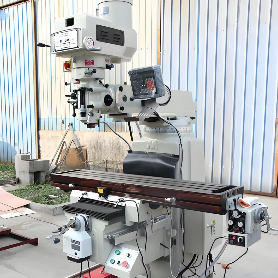 Тайваньский 4-х осевой фрезерный станок с поворотной головкой