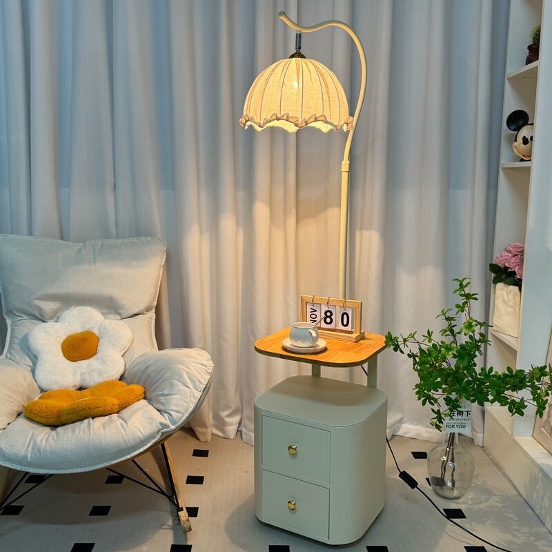 Floor lamp with integrated shelf, cream-style bedside table lamp, living room sofa side lamp, bedroom ambiance light Floor lamp with integrated shelf, cream-style bedside table lamp, living room sofa side lamp, bedroom ambiance light