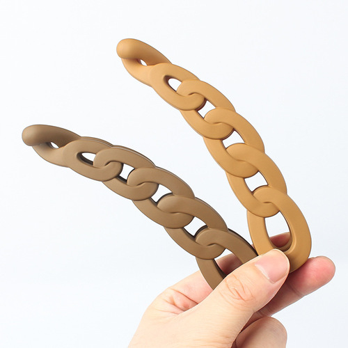 Korean style vertical banana clip, simple and fashionable commuter frosted hollow design twist clip, versatile ponytail clip for the back of the head