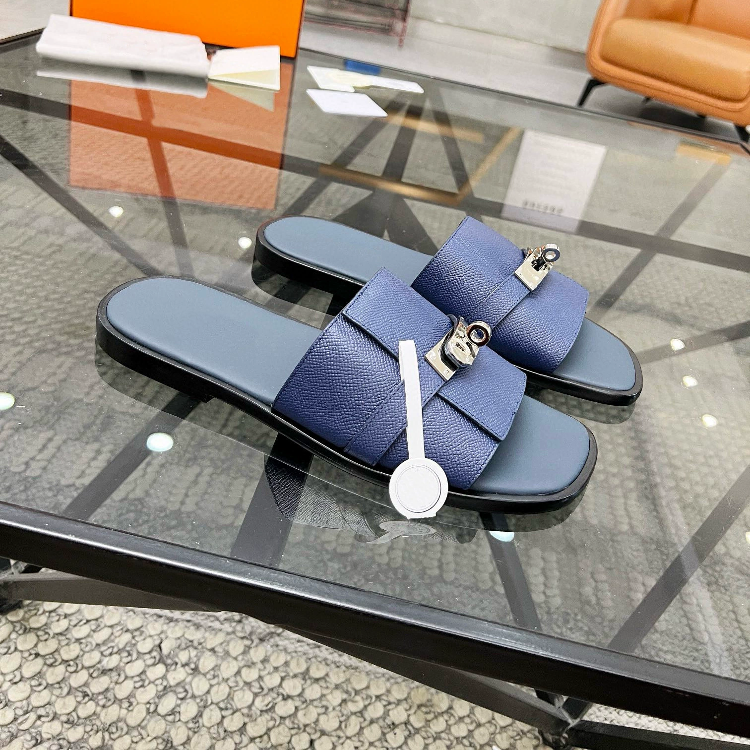 Летние новые стильные пляжные сандалии из натуральной кожи с металлической пряжкой и принтом ладони, европейские модные мужские сандалии