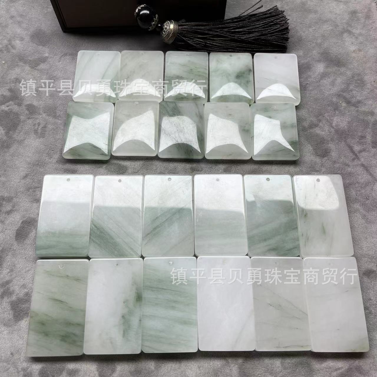 直播貨源廠家批發天然金絲玉天山翠男女款平安無事牌方牌吊墜掛件