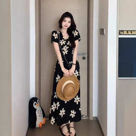 大码胖mm法式V领碎花黑色连衣裙女夏季新款收腰显瘦短袖a字长裙子