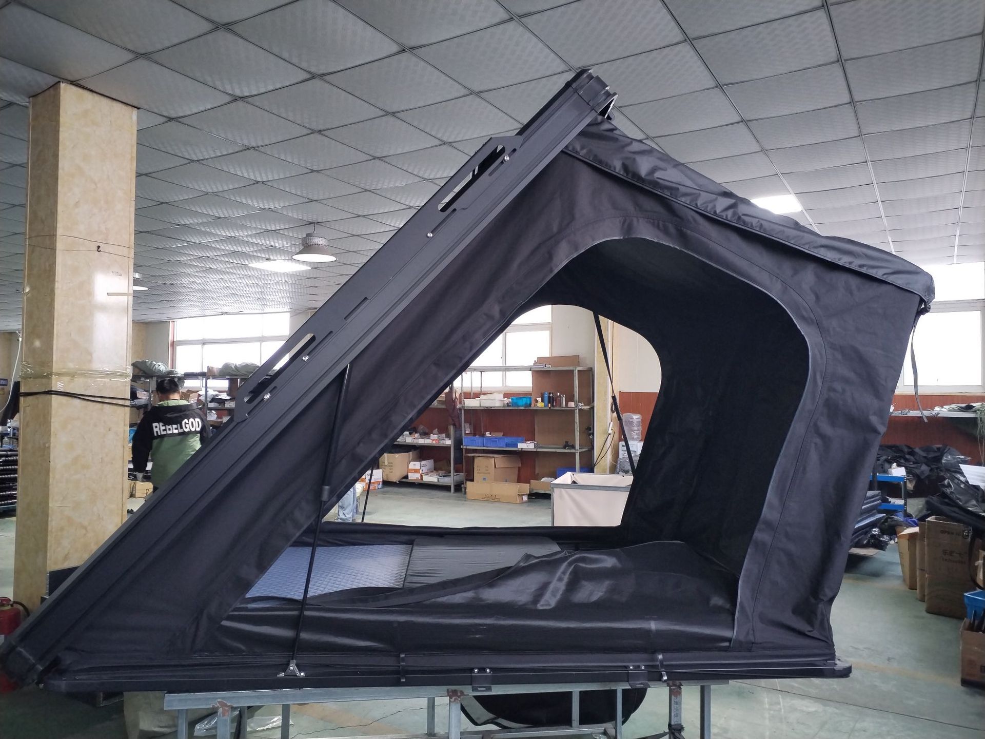 Factory Wholesale Triangle Roof Tent Winter Outdoor Camping Style Suv Car Tent Hard Bottom Aluminum Alloy Tent