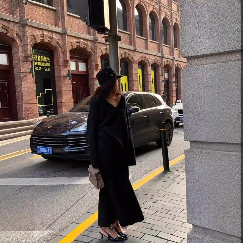 新型の怠惰なセーターセットの女性秋冬vネックのニット上着と半身のスカートのファッションの2つのセット|undefined