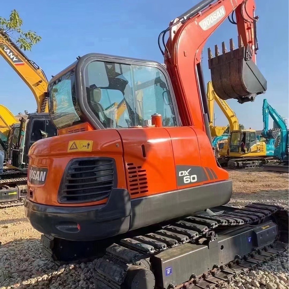 Exportaciones de China al extranjero de segunda mano doushan 60 excavadora 55 70 75 80 95 excavadora pequeña y mediana