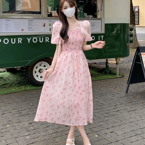 French puff sleeve floral dress for women 2023 new summer style British style waist slimming mid-length skirt that covers the flesh