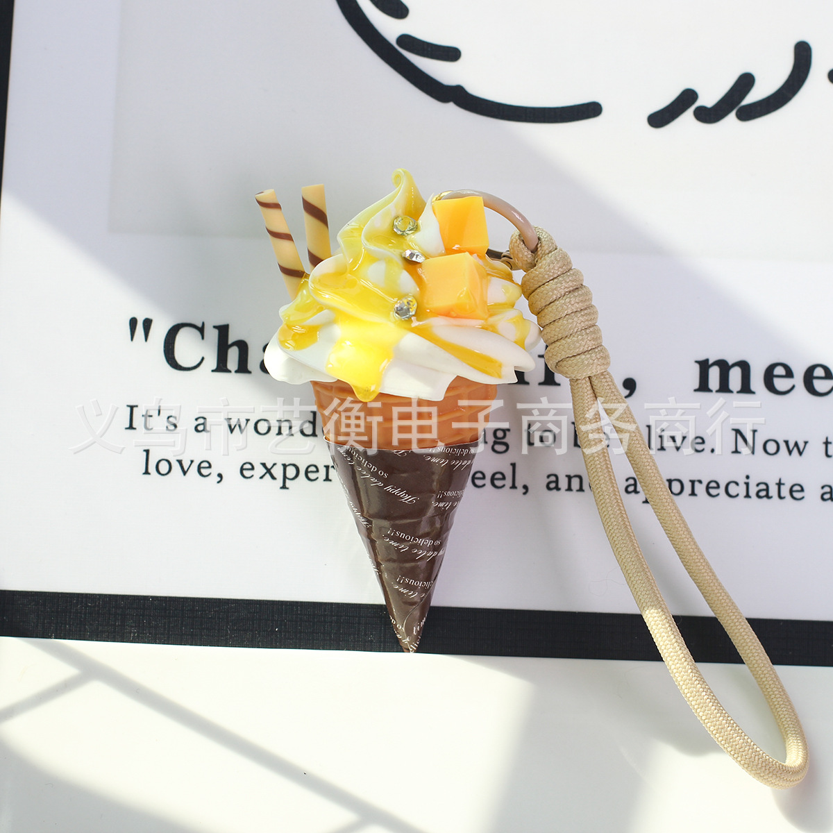 Simulación de colgantes de helado adorable red fruta torta modelo de decoración para el hogar accesorios de bolsas colgantes de automóviles