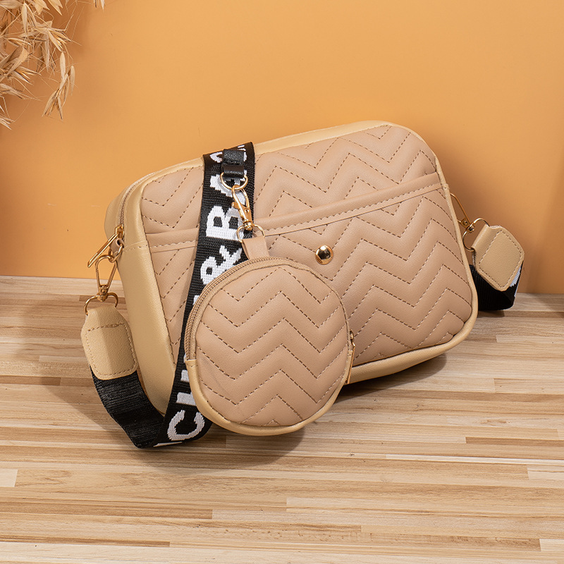 [Explosiones transfronterizas] bolsos de hombro de mujer nuevos bolsos de maquillaje de chicas bolsos de mochila bordados de moda v-patrón bolsos de mochila