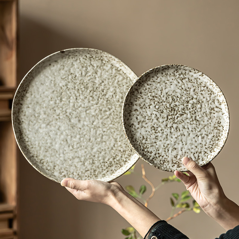Plato de cerámica de piedra antigua sensación de estilo japonés plato circular platos de platos de cubierta platos de carne al por mayor platos de platos de comedor