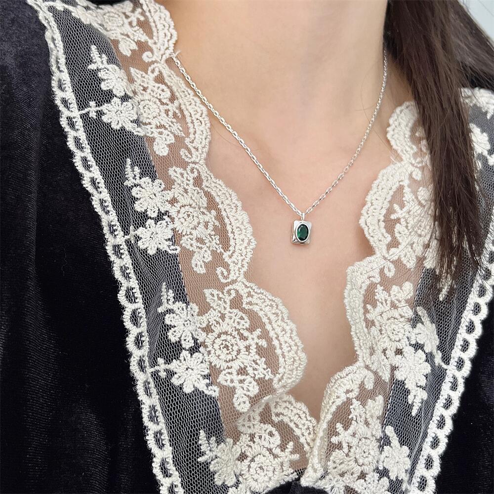 Retro small design green pendant with zircon