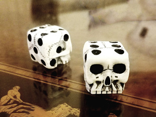 Cross-border New White Skull Dice Game Novelty Casual Toys Creative Festival Party Funny Atmosphere Artifact