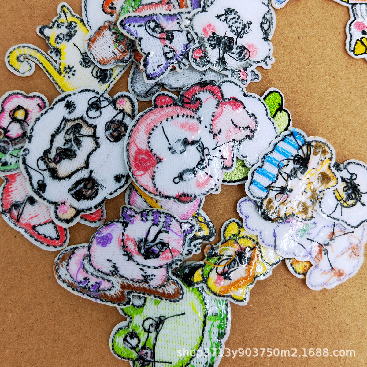 Pegatinas de bordado de animales frescos ropa para niños decoración pegatinas de parche bordado de computadora pegatinas de tela en stock