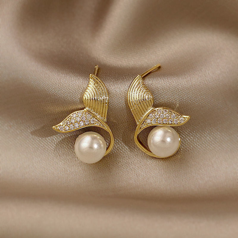 Elegant design fashionable earrings from pearl