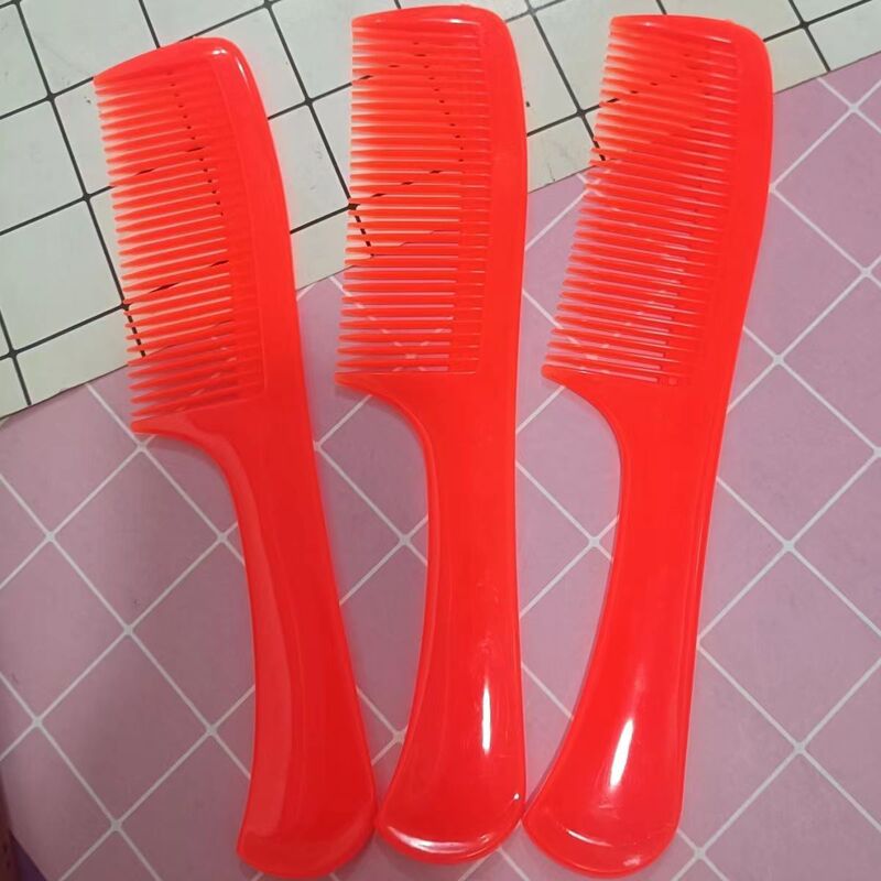 古い櫛を折って家庭用プラスチック木櫛熟ゴム男女の頭に美容櫛の大きな赤い櫛を厚くする|undefined