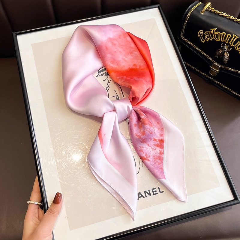 Bufanda de seda a rayas en blanco y negro para mujer primavera y otoño con una pequeña camisa cuadrada protector de cuello babero profesional bufanda de gasa fina