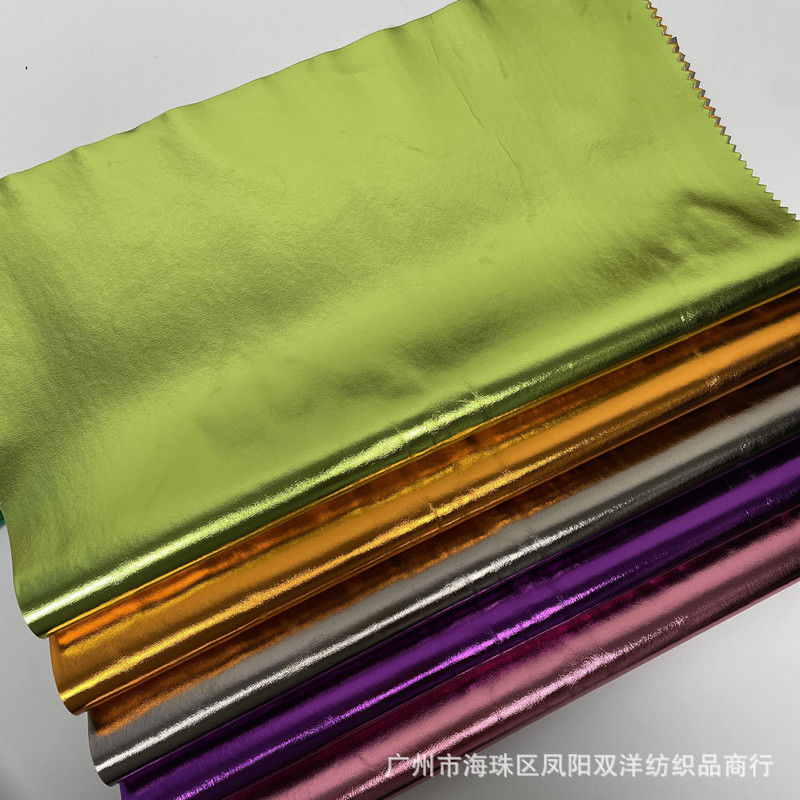 现货批发烫金亮面PU革贴膜防水服装箱包手套鞋帽电子包装装饰PE18