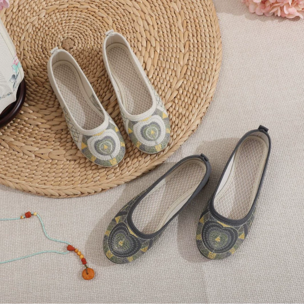 2025 новый стиль старые пекинские вышитые туфли тканевые туфли с тяжелой вышивкой оптом от производителя женские туфли в стиле династии Хань туфли для мам