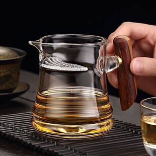 High Borosilicate Transparent Glass Crescent Cup for Home Use, Kung Fu Tea Set with Wooden Handle, Thickened Green Tea Fair Cup