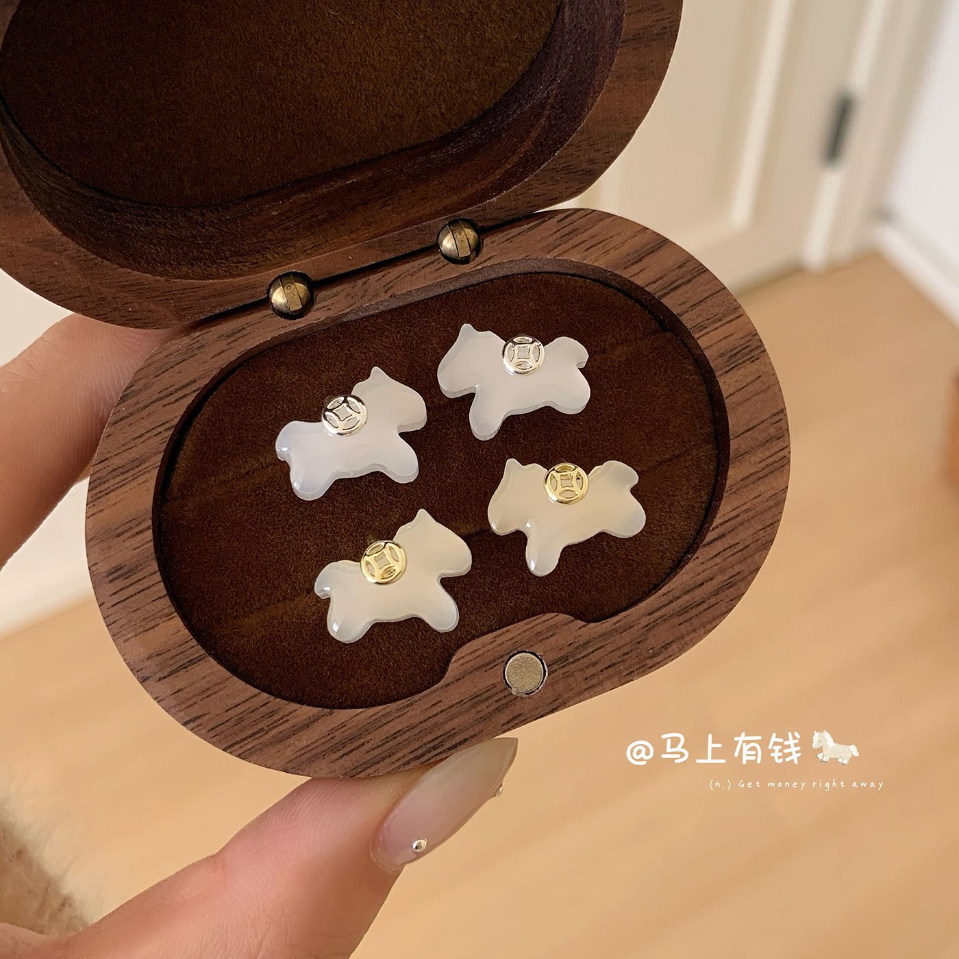 新款树脂铜钱木马耳钉女银针趣味设计感甜美时尚百搭气质卡通耳饰