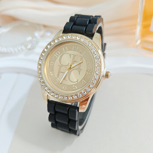 �羳�¿����e�r����Ůʿ���z�ֱ�CHHC�ǹ�ɫŮ�W��ʯӢ������l