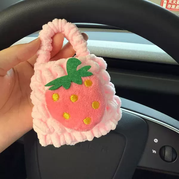 Розовая клубника
