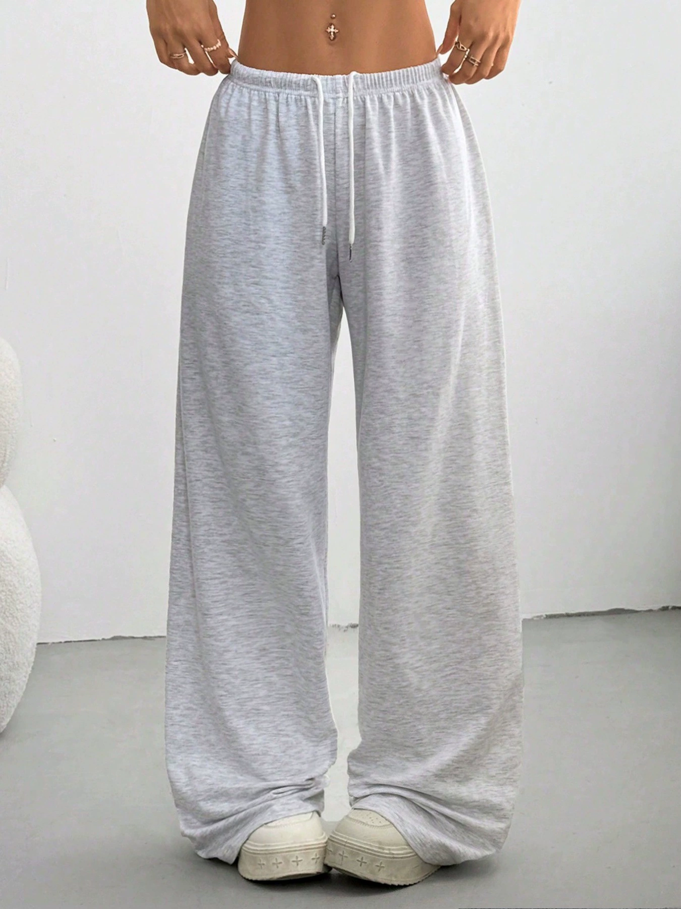 Расклешённые спортивные леггинсы, oversize с кулиской, широкие свободные брюки — европейский стиль