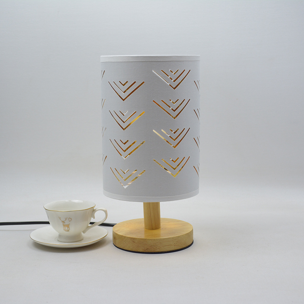 [Xianfan] nueva pantalla hueca lámpara de mesa de madera maciza post-moderno estilo europeo sala de estar comedor dormitorio decoración pequeña lámpara de mesa