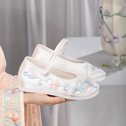 Fairy Chinese folk dance hanfu shoes cloth shoes buckles embroidered shoes to match the Chinese dress huai cotton and linen cloth shoes