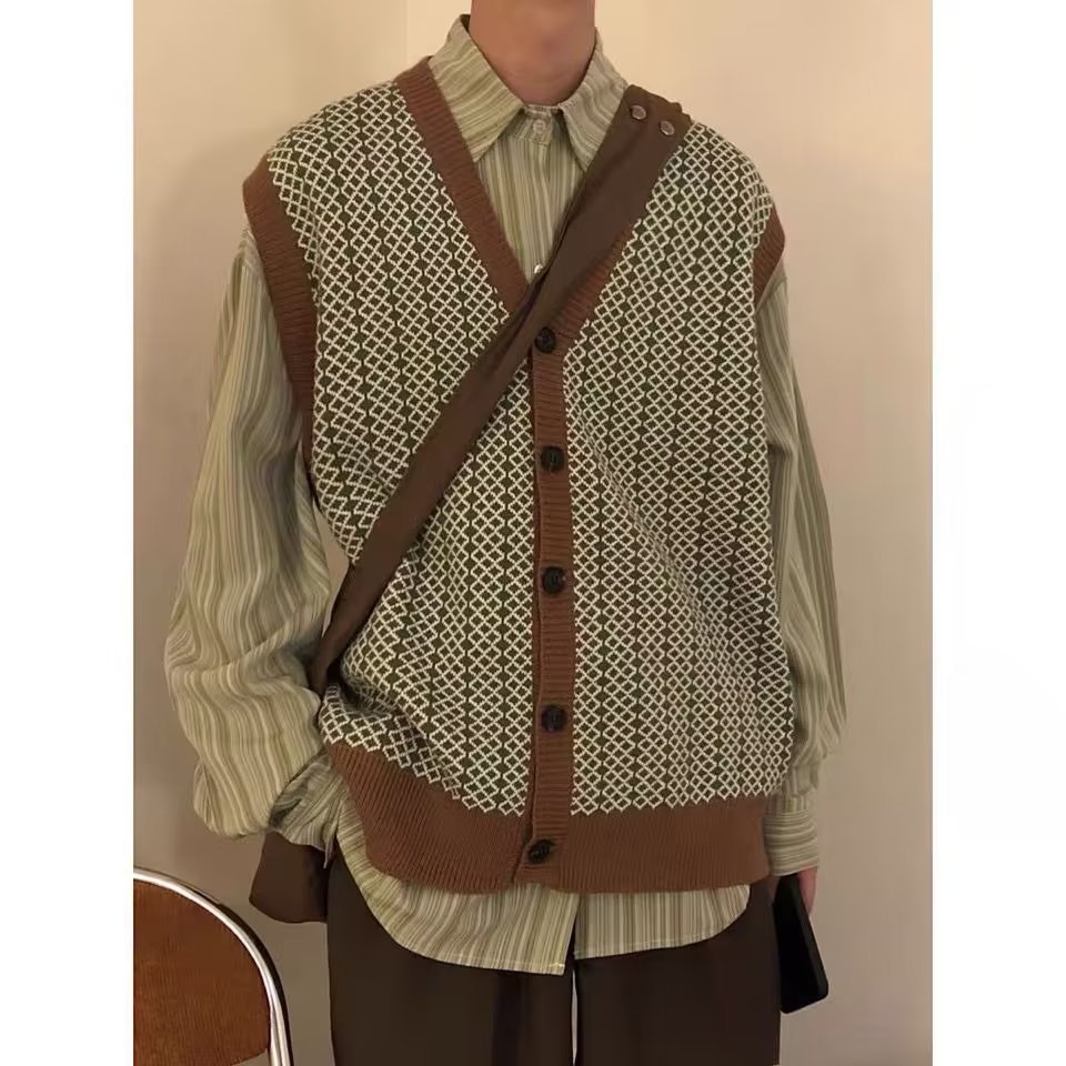 Demi-season trend colored cardigan