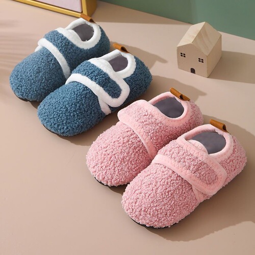 Kindergarten indoor shoes for autumn and winter new Velcro fur shoes for home floor insulation, warmth, mute early education and anti-slip