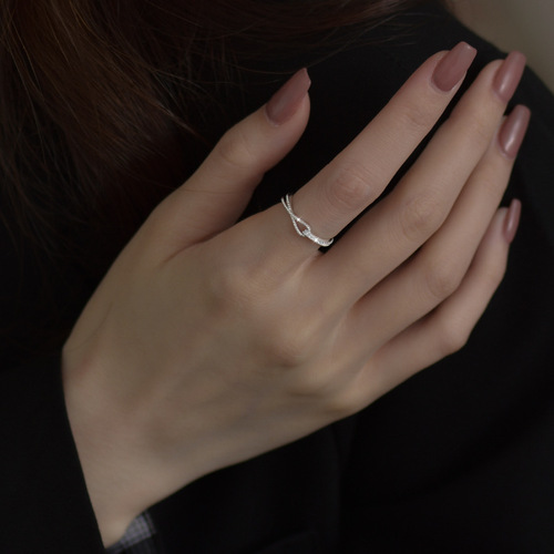 镶钻相扣锆石戒指女小众设计双层交叉线条气质高级开口可调节指环