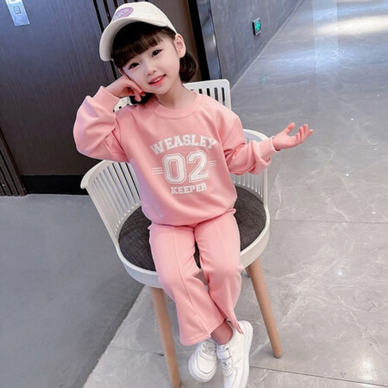 Traje para niñas Primavera y otoño 2023 Nuevo estilo occidental para niñas Suéter de estilo coreano Pantalones de dos piezas Top de moda para niños