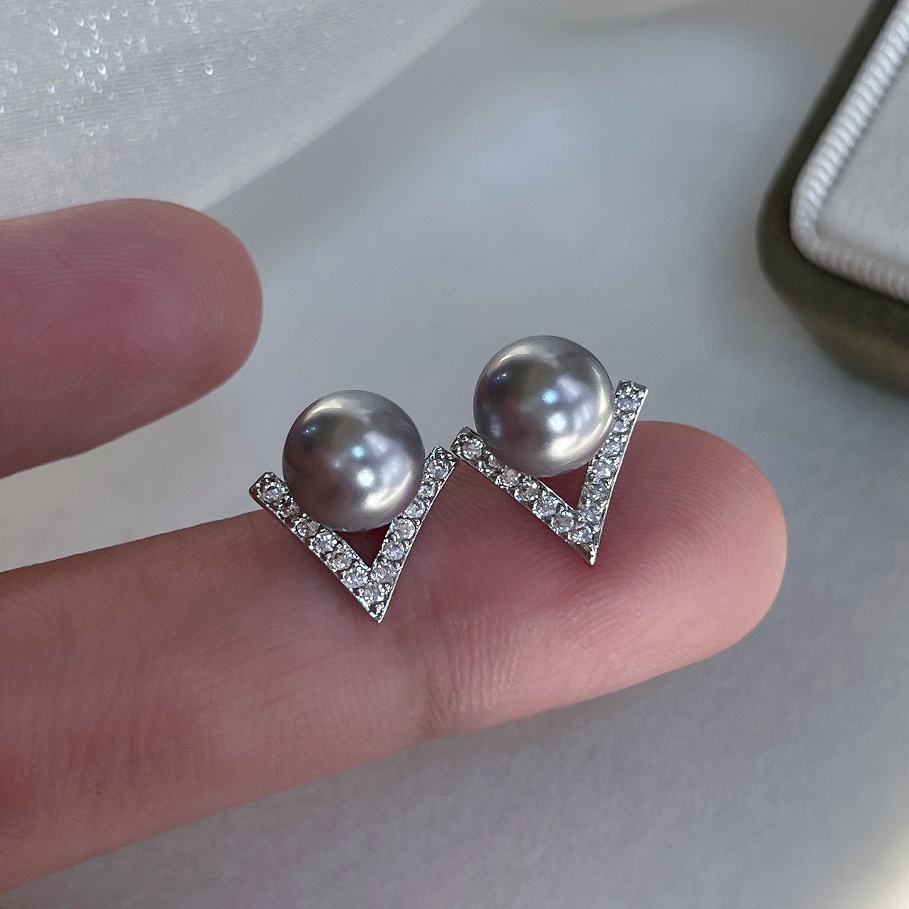 Oro genuino galvanizada aguja de plata pendientes de diamantes de perlas francesas Retro Luz pendientes de lujo elegante pendientes simples al por mayor