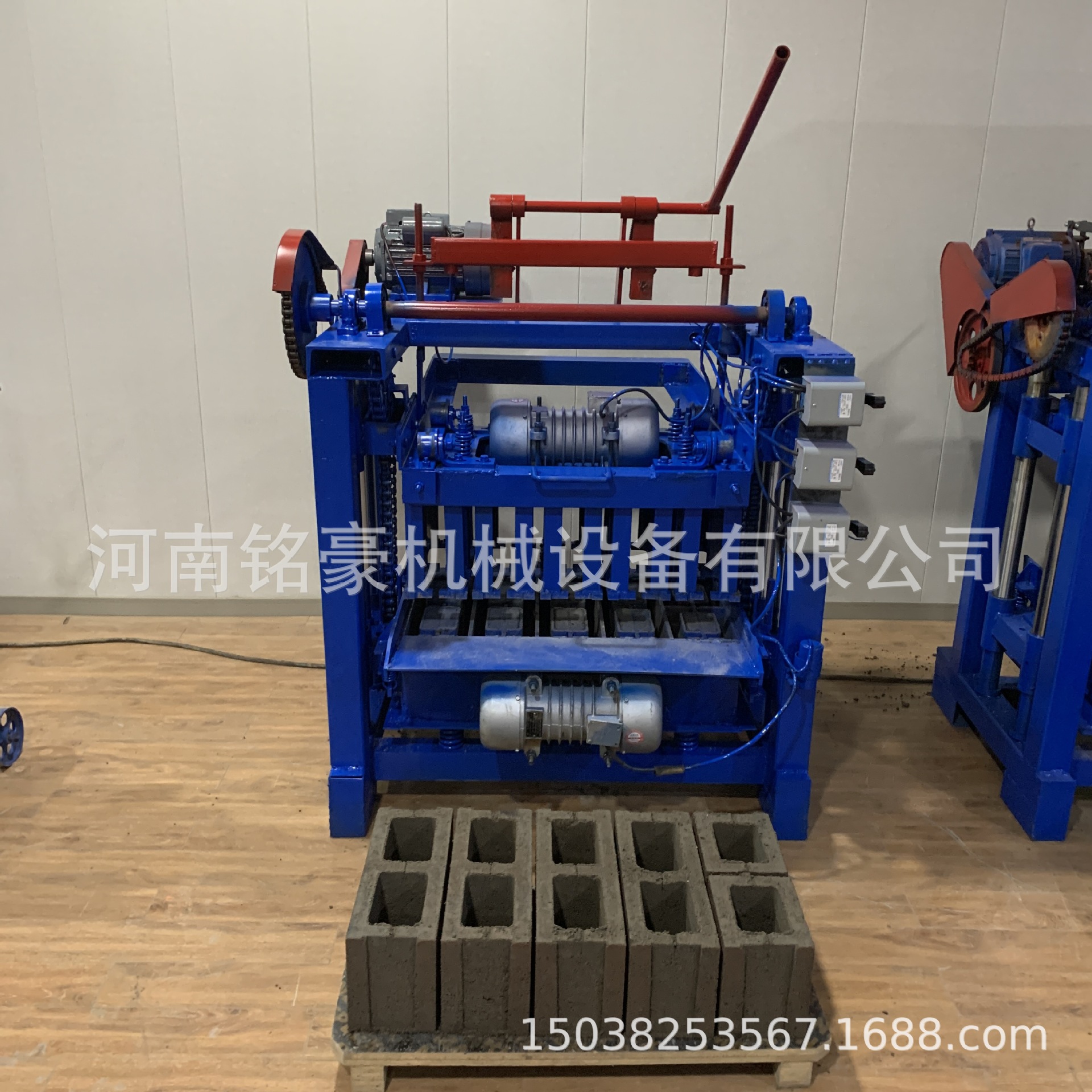 非洲小型空心砖机水泥免烧砖机一次5块两孔砌块成型机设备