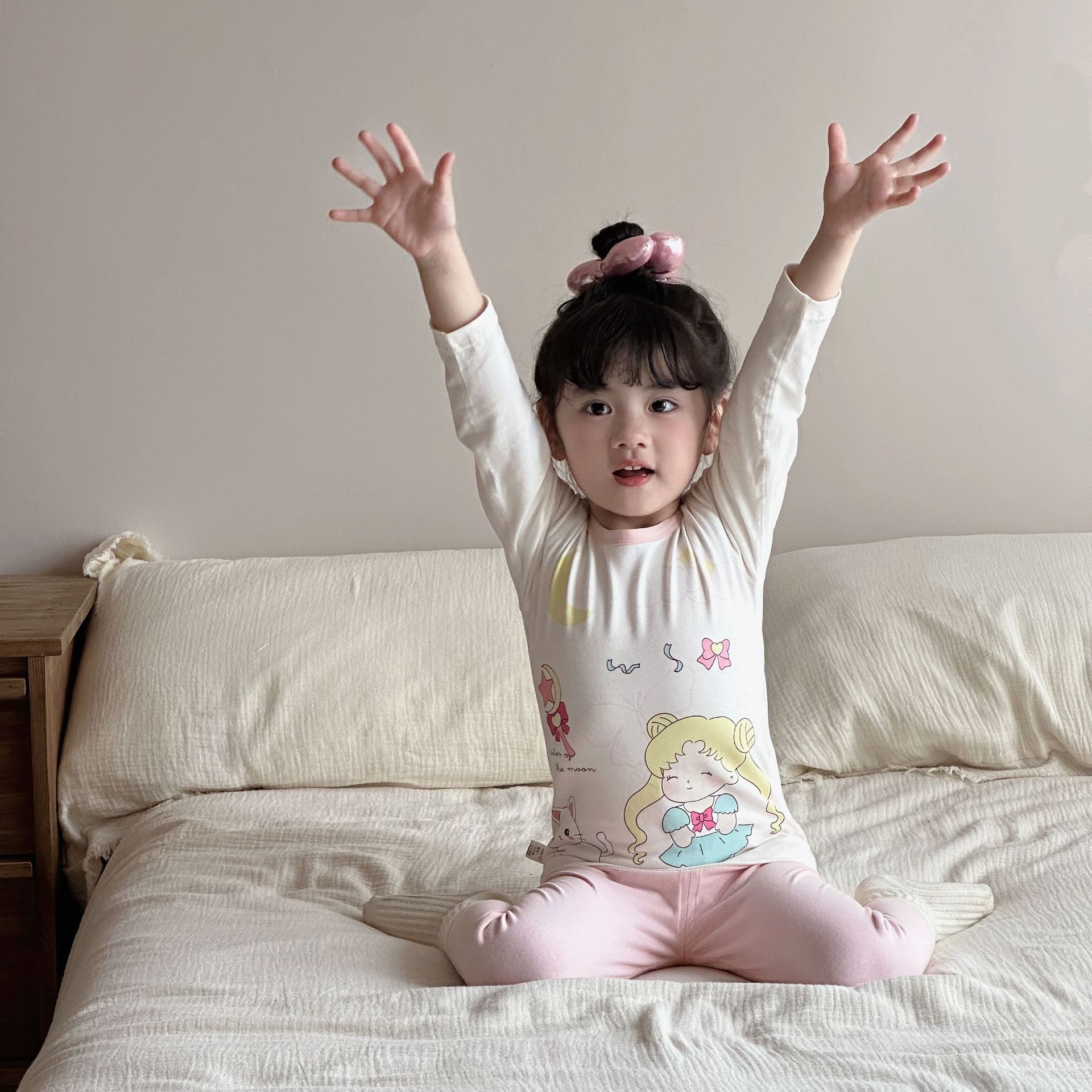 cô gái nheo mắt / Cỡ 90