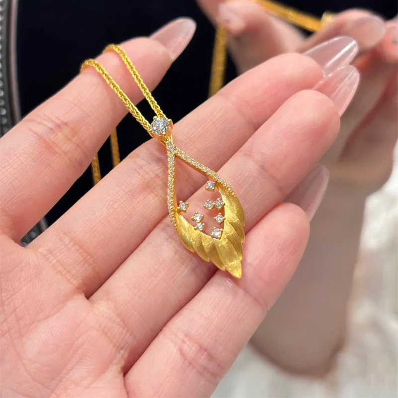 Xiaohongshuの人気スタイルゴールデンブラッシュフェザードットダイヤモンドネックレスユニークなデザインの鎖骨チェーンドロップシッピング|undefined