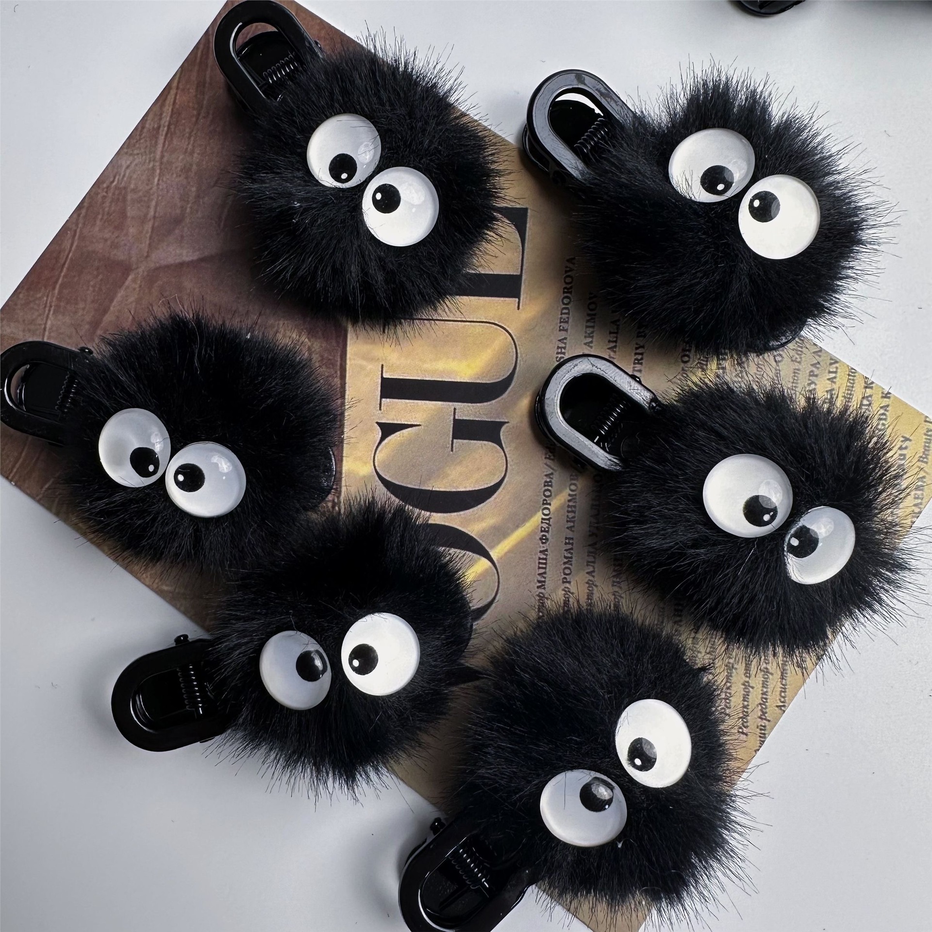 Chihiro and Chihiro Small Black Coal Ball Eye-to-eye Plush Hairpin Broken Hair Side Hairpin Children's Funny Three-dimensional Duckbill Clip