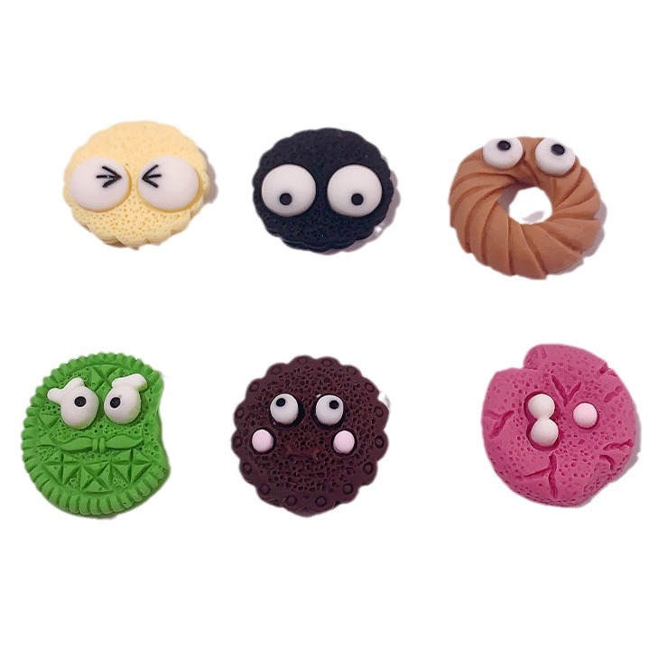 Caricatura extraña emoji galletas accesorios de resina DIY pegamento crema caja de teléfono móvil botón de zapato joyería parches galletas de carbón
