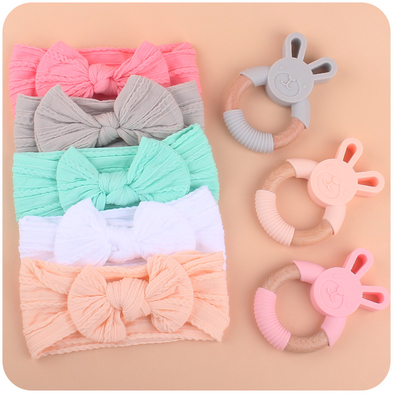 Nuevo bebé de dibujos animados de silicona conejo mordedor creativo bebé arco pelo banda chupete cadena cinco piezas traje