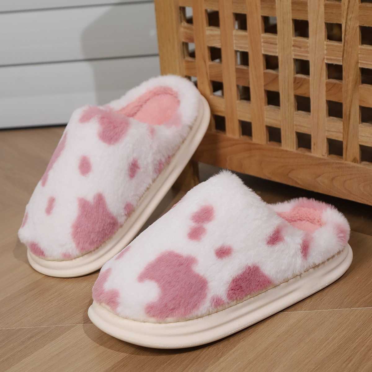 New spotted plush slippers at home comfortable warm bun head non-slip plus fleece thick couple cotton slippers_voghion.com