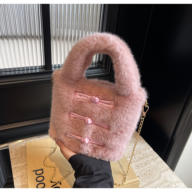 New Chinese style furry small for women 2024 new fashionable hand-held bucket autumn plush chain crossbody bag_voghion.com